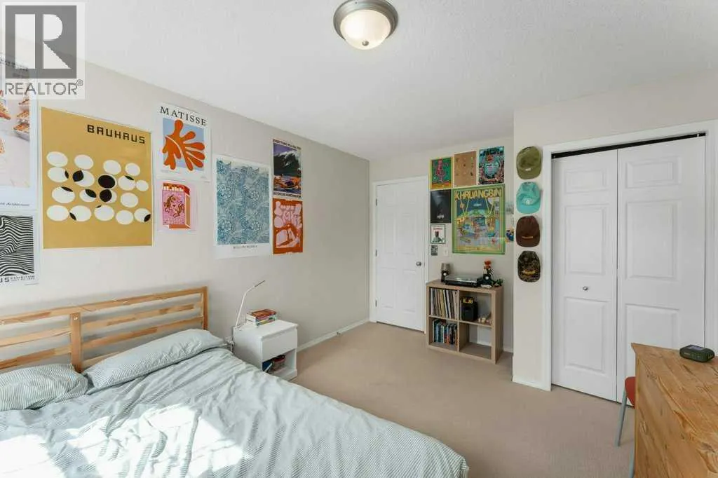 393 Inverness Park SE