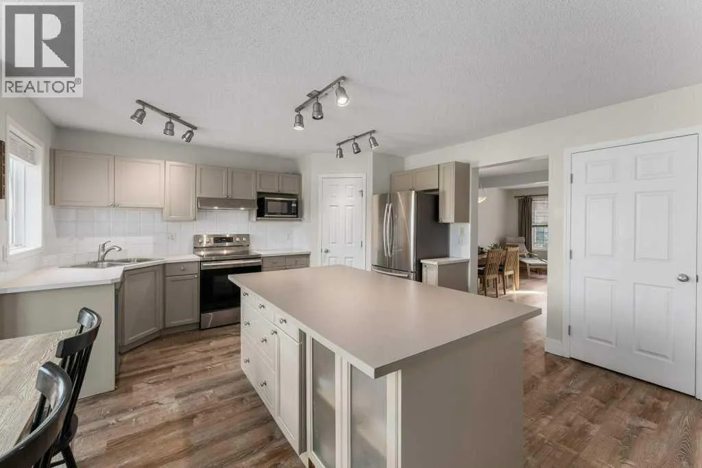 393 Inverness Park SE
