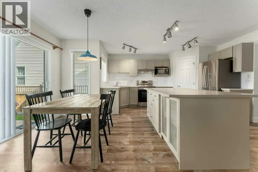 393 Inverness Park SE