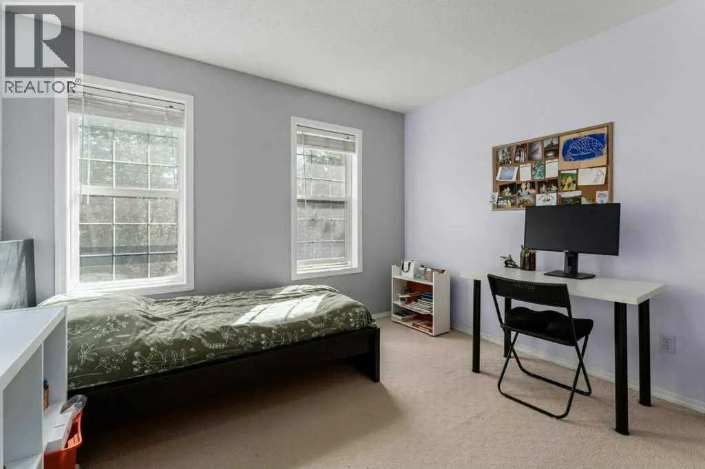 393 Inverness Park SE
