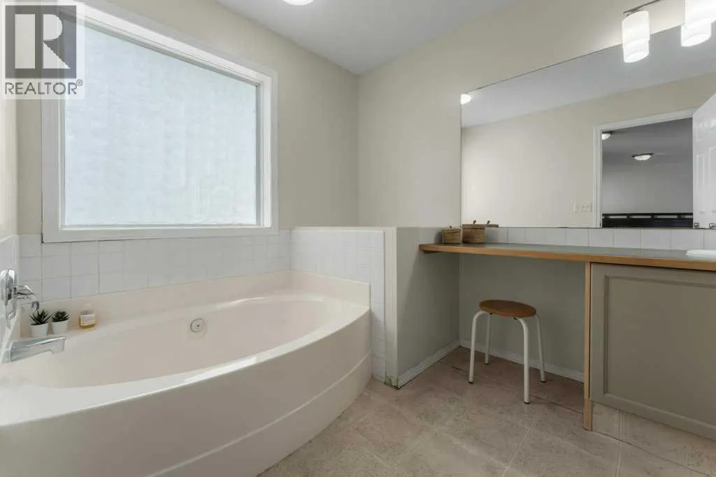 393 Inverness Park SE