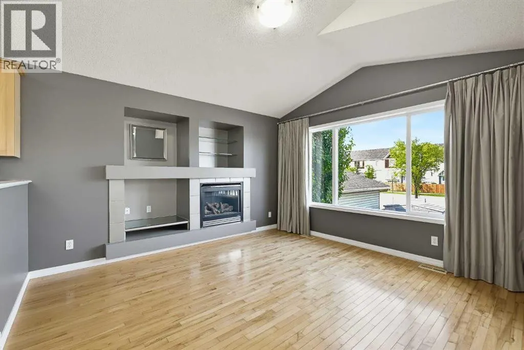 64 Copperfield Rise SE