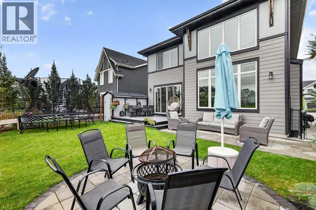 260 Marina Grove SE