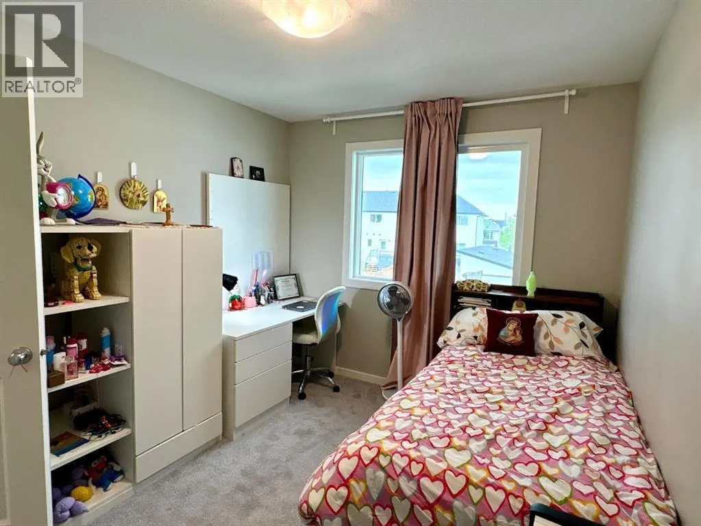 10 Earl Close