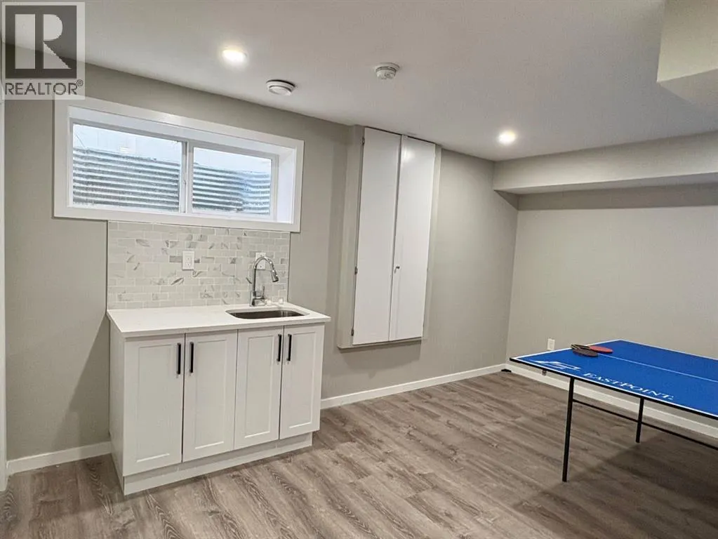 10 Earl Close