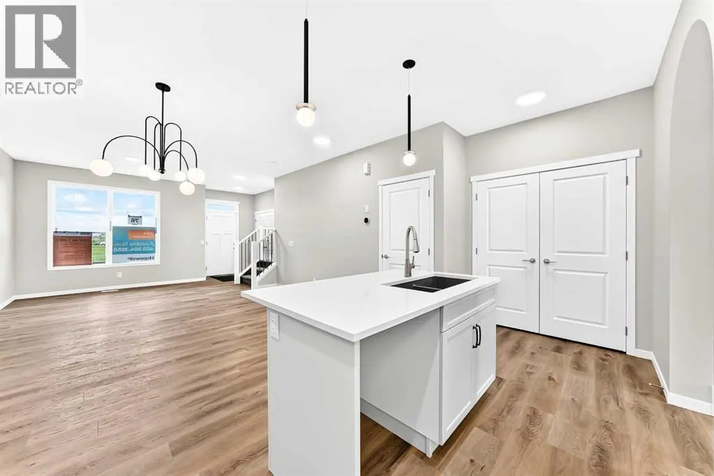 76 Mercado Road SE