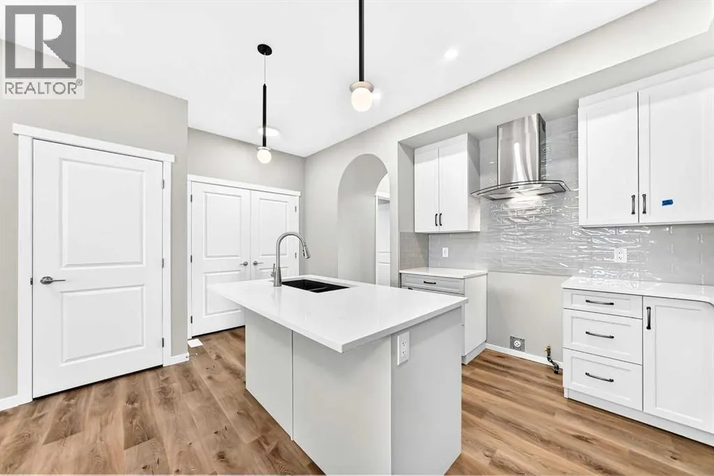 76 Mercado Road SE
