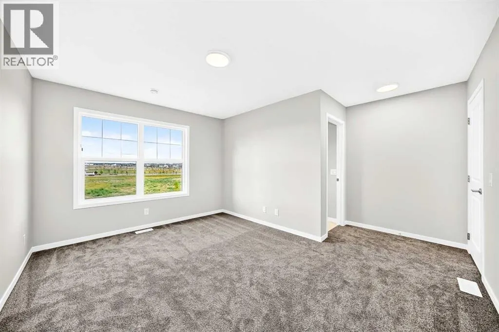 76 Mercado Road SE
