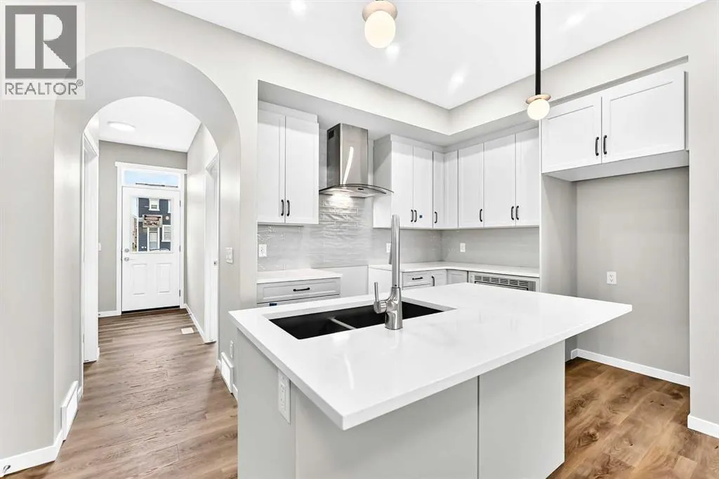 76 Mercado Road SE