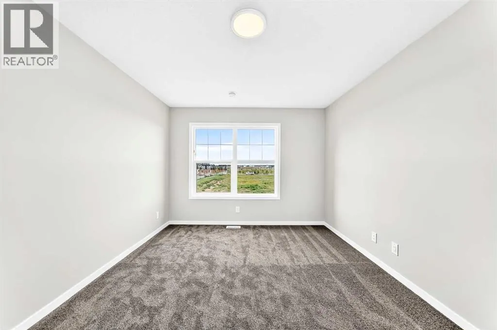 76 Mercado Road SE