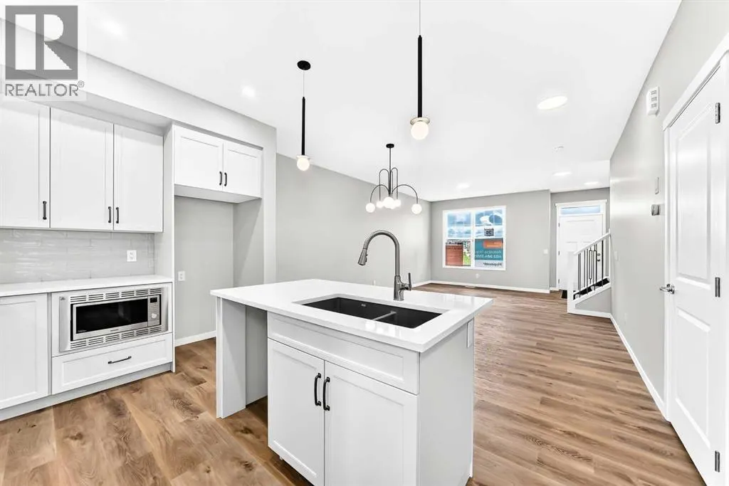 76 Mercado Road SE