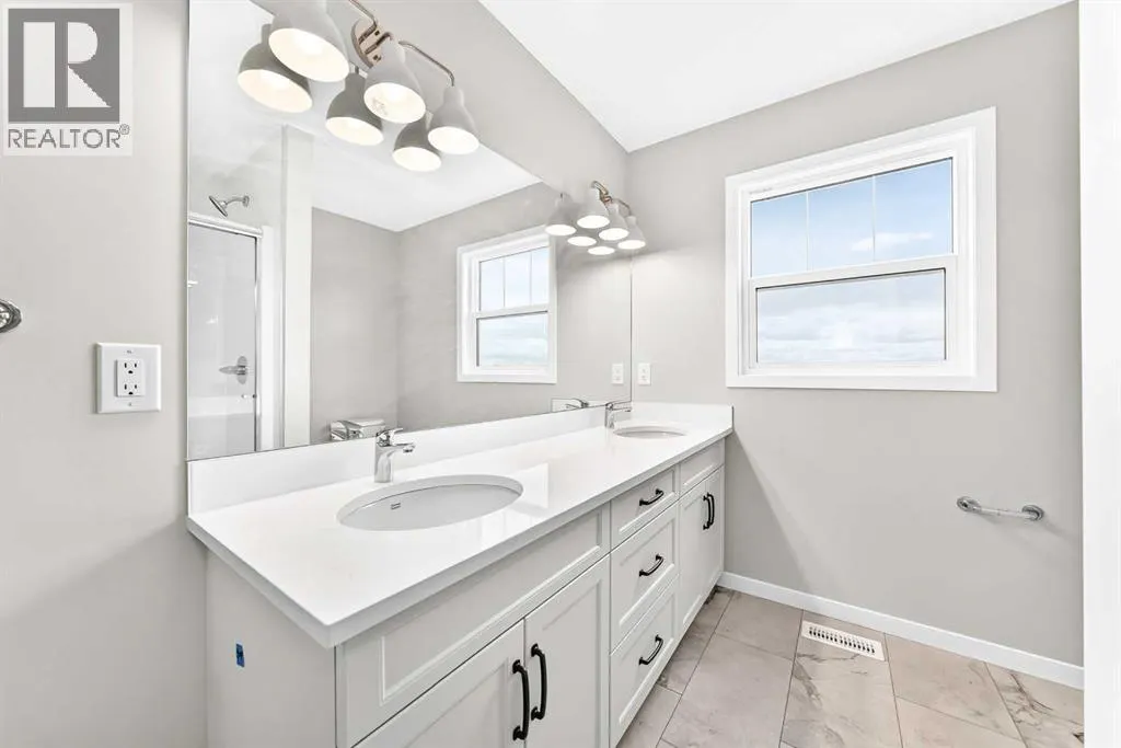 76 Mercado Road SE