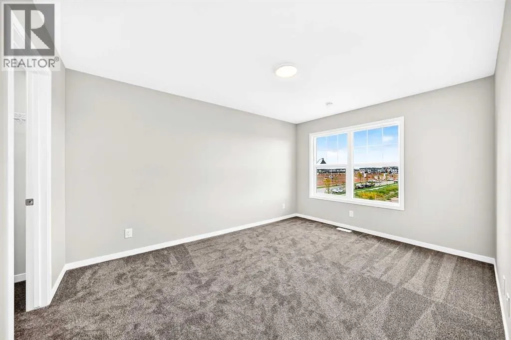 76 Mercado Road SE