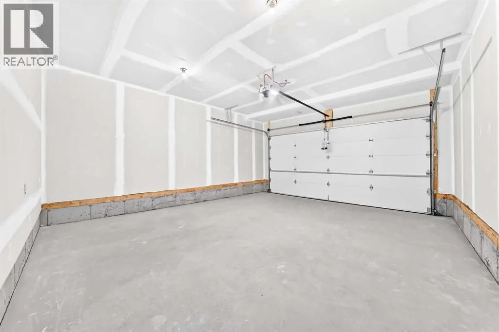 87 Mercado Crescent SE