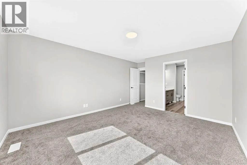 87 Mercado Crescent SE
