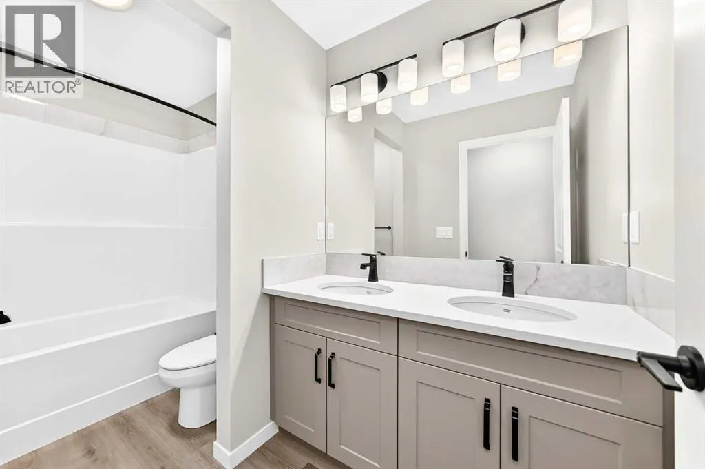 87 Mercado Crescent SE