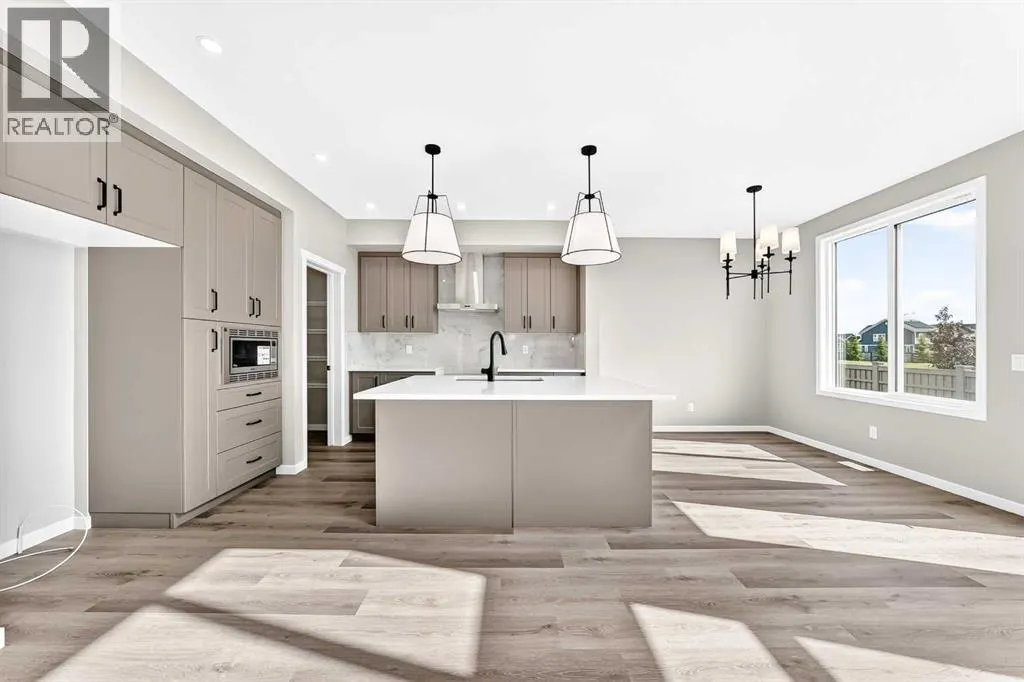 87 Mercado Crescent SE