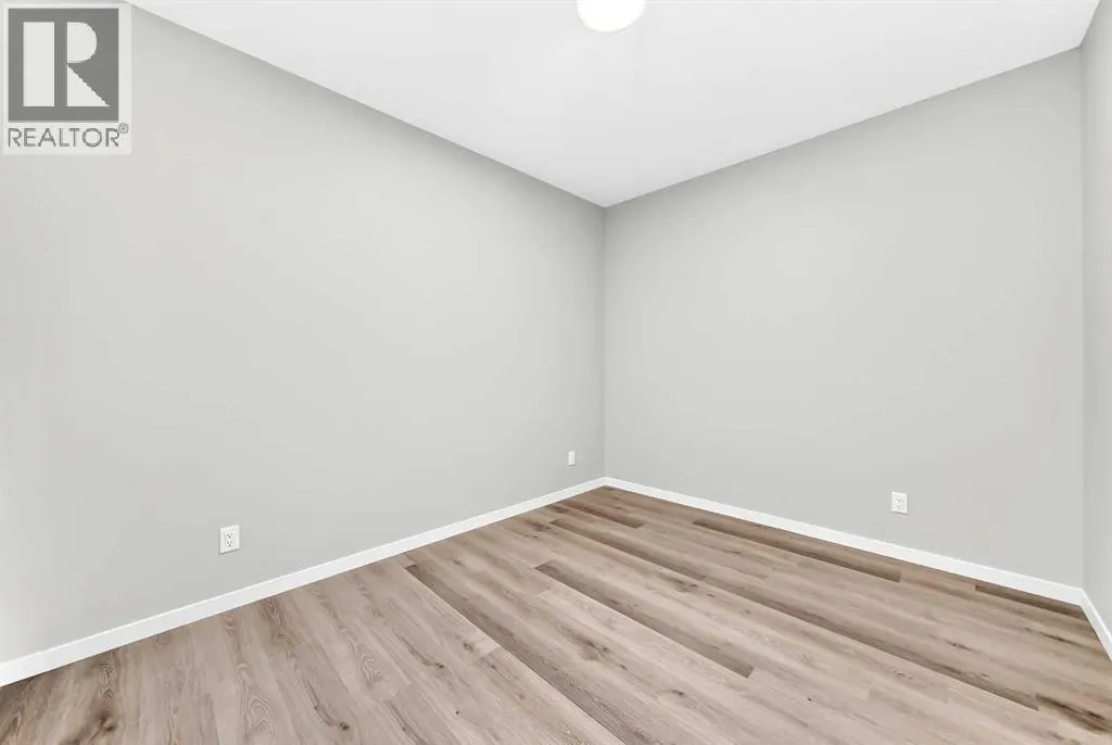 87 Mercado Crescent SE