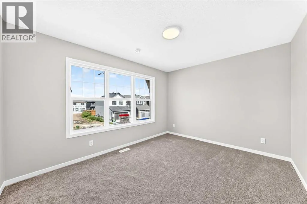 87 Mercado Crescent SE