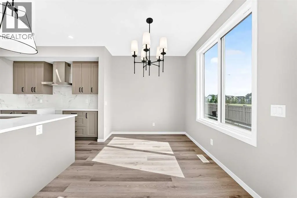 87 Mercado Crescent SE