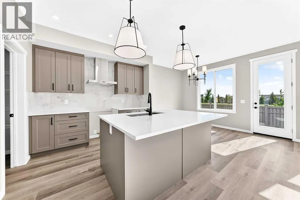 87 Mercado Crescent SE