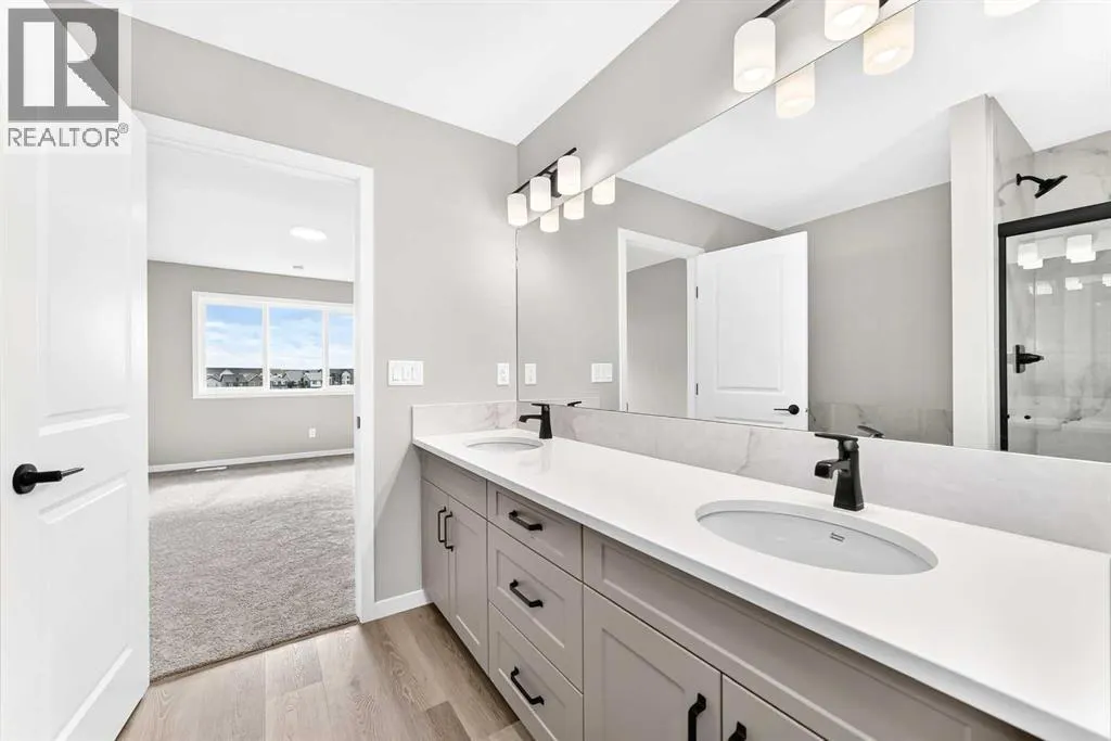 87 Mercado Crescent SE