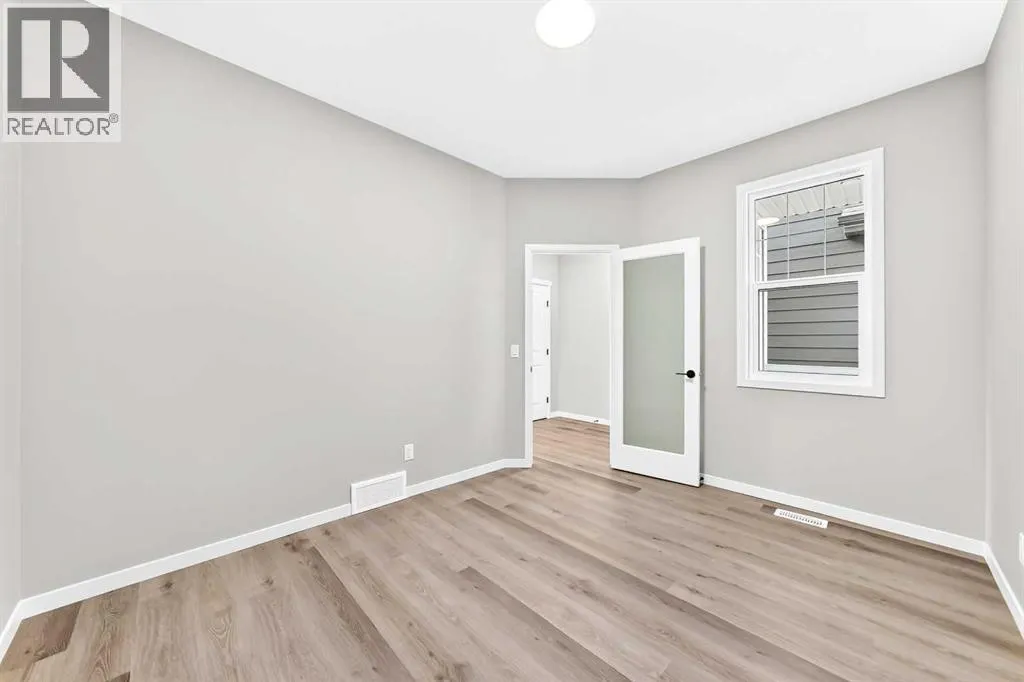 87 Mercado Crescent SE
