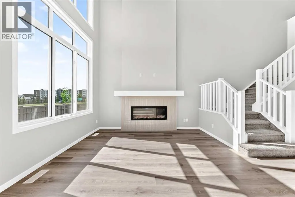 87 Mercado Crescent SE