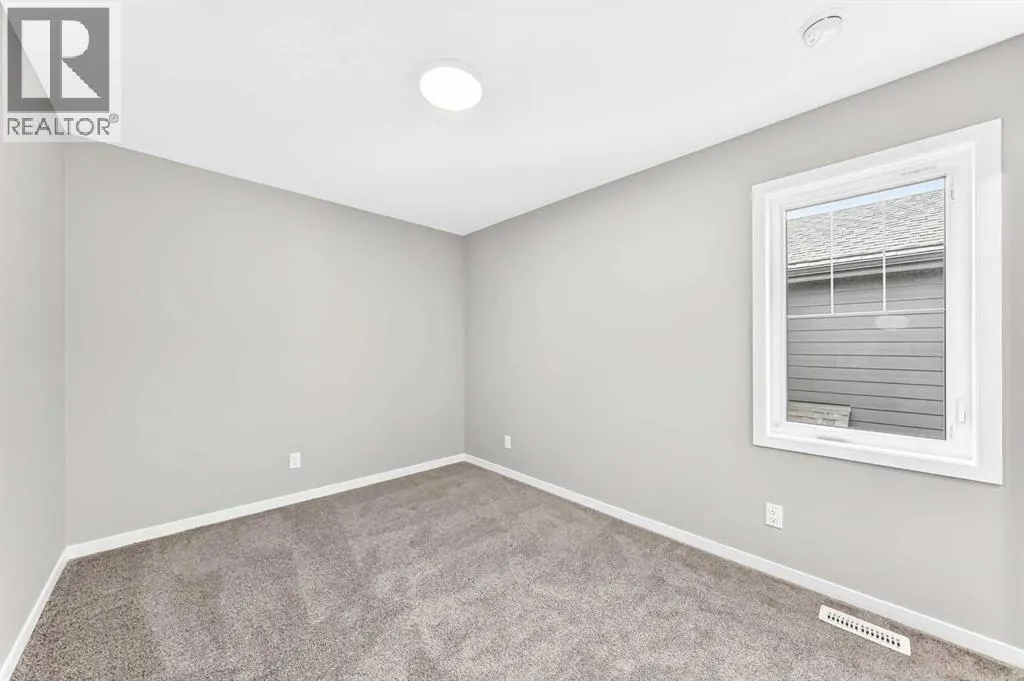 87 Mercado Crescent SE