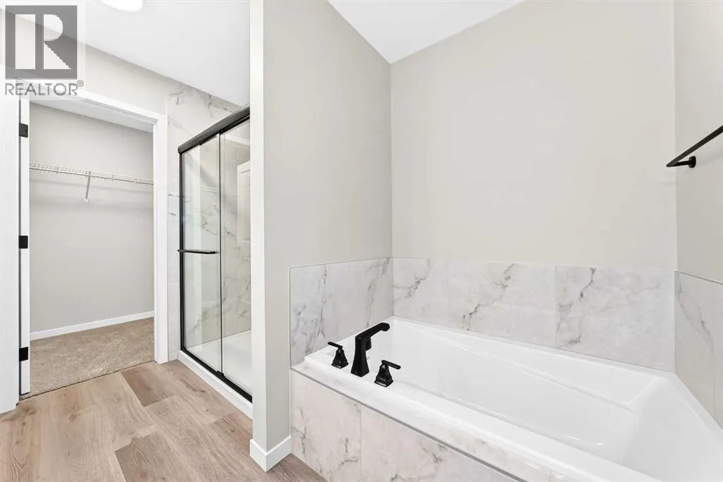 87 Mercado Crescent SE