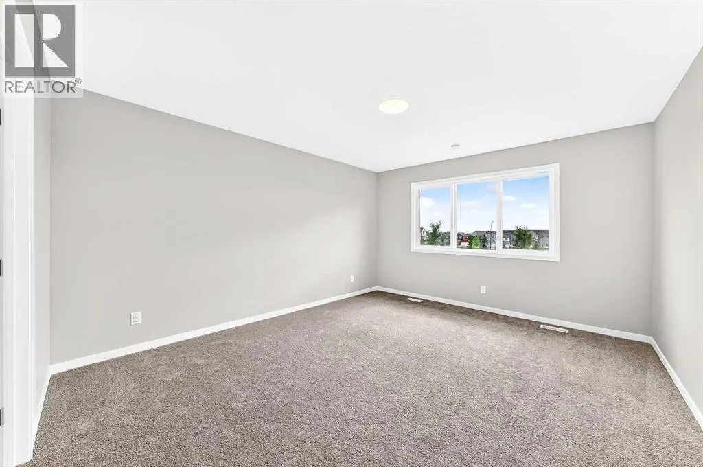 87 Mercado Crescent SE