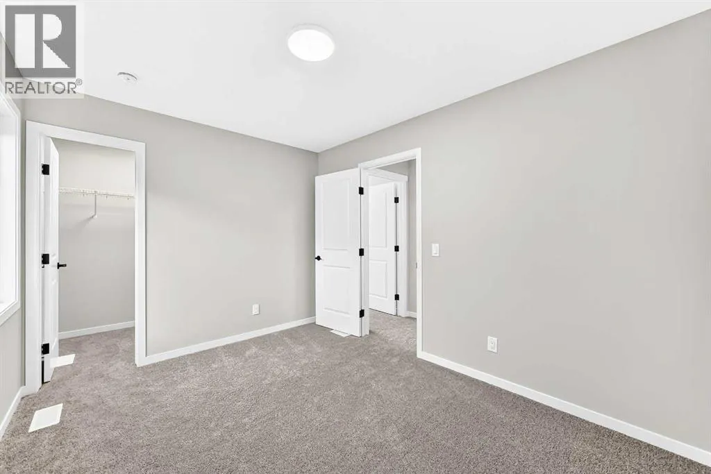87 Mercado Crescent SE