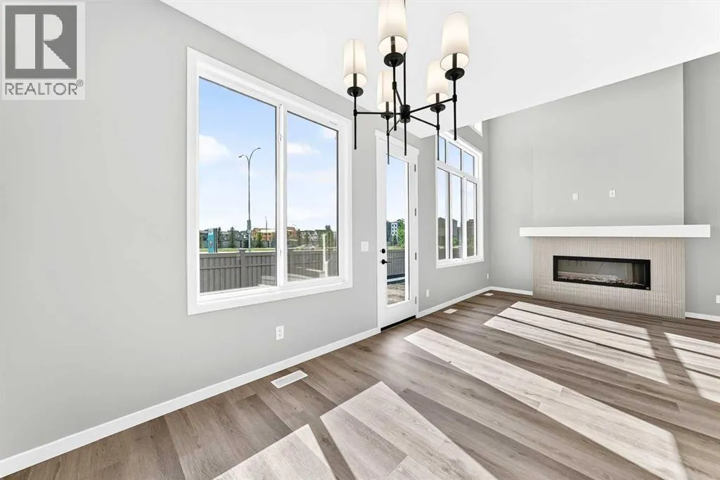87 Mercado Crescent SE