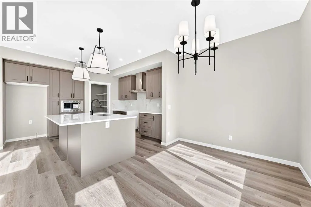 87 Mercado Crescent SE