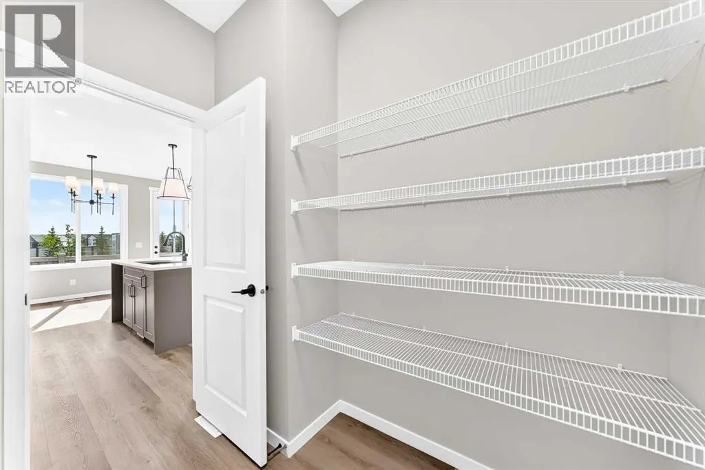 87 Mercado Crescent SE