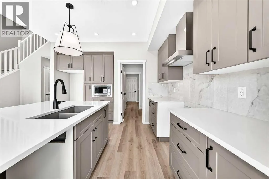 87 Mercado Crescent SE