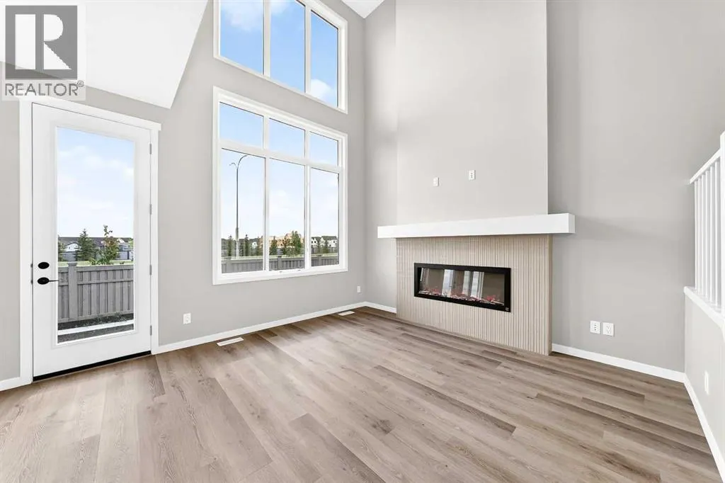 87 Mercado Crescent SE