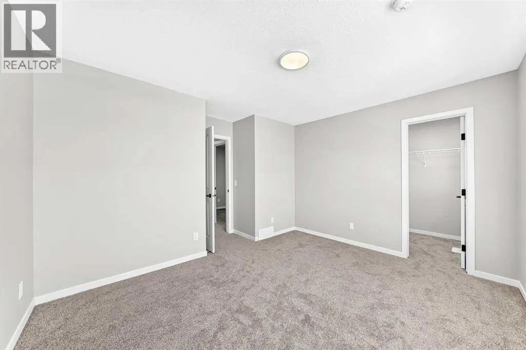 87 Mercado Crescent SE