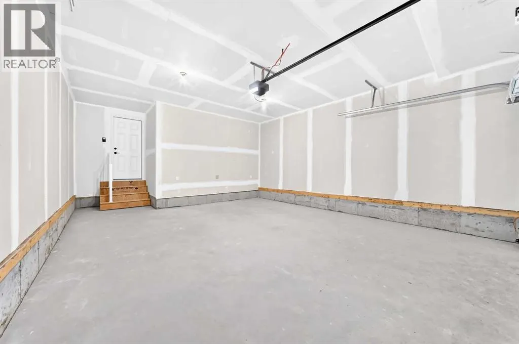 87 Mercado Crescent SE