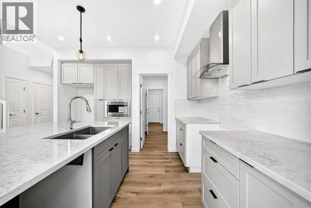 551 Mercado Avenue SE