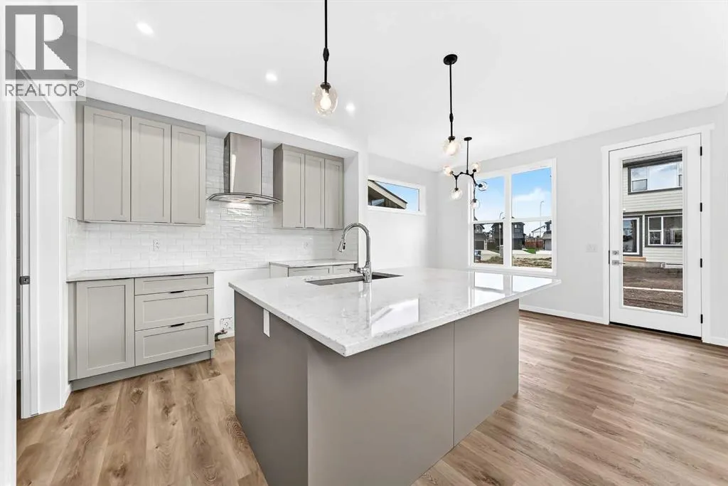 551 Mercado Avenue SE
