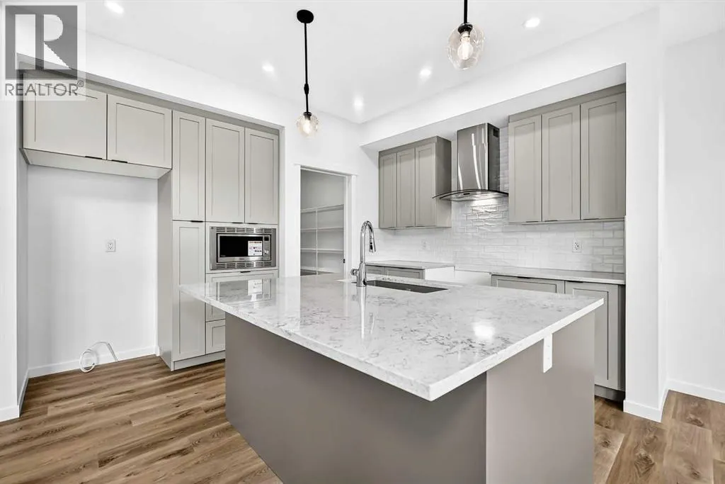 551 Mercado Avenue SE