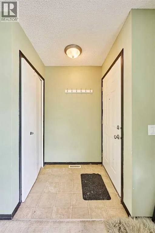225 ELGIN Gardens SE