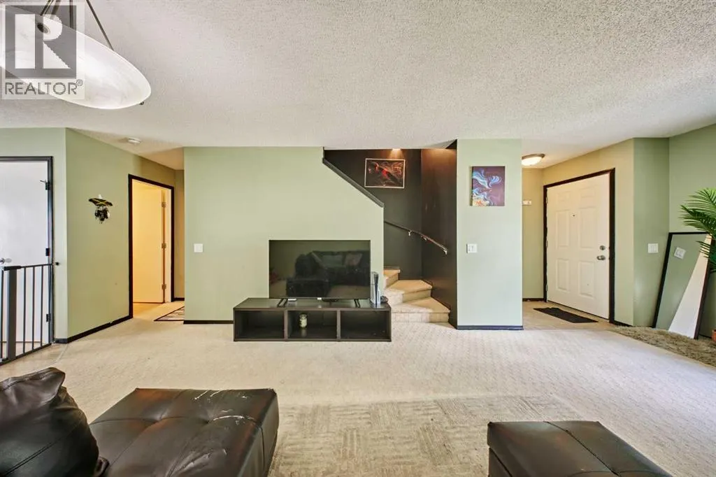 225 ELGIN Gardens SE