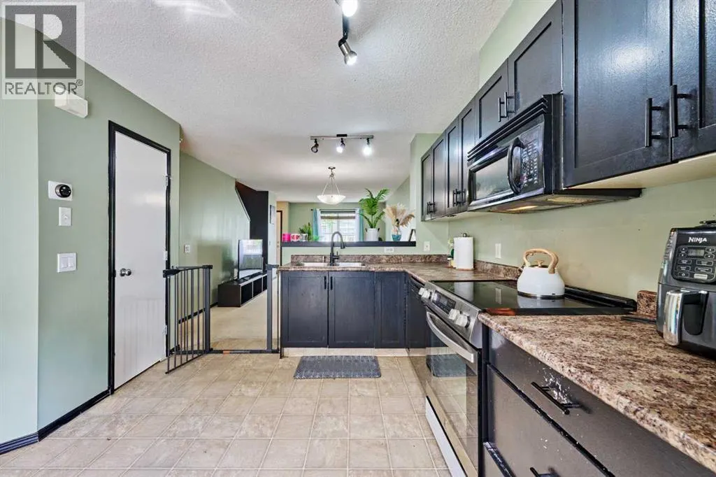225 ELGIN Gardens SE