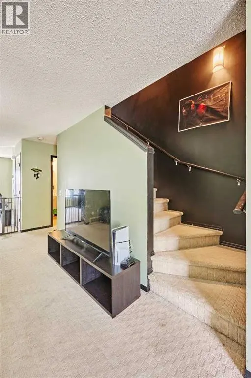 225 ELGIN Gardens SE