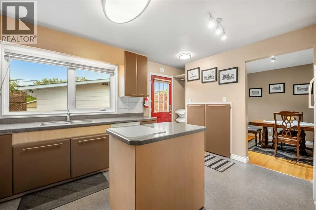 4116 Brisebois Drive NW