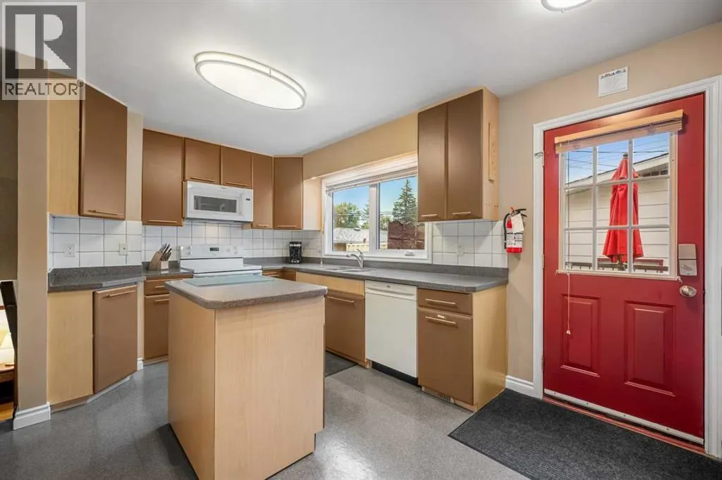 4116 Brisebois Drive NW