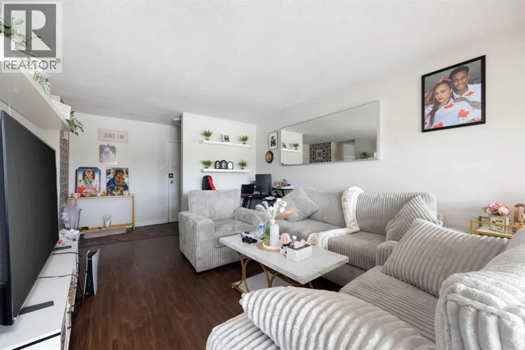 309, 9 Clearwater Crescent