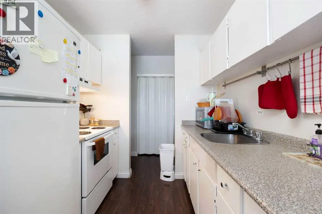 309, 9 Clearwater Crescent